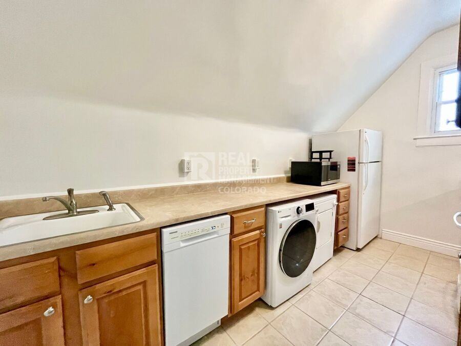 614 W 1st Ave #2 - Photo 3 of 10