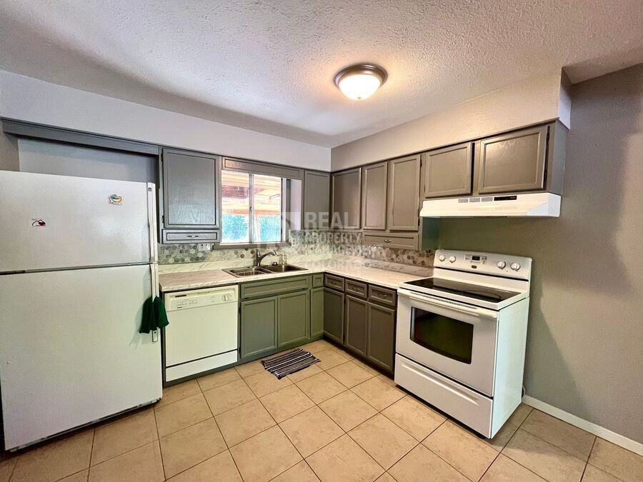 2011 Capulin Dr - Photo 4 of 26