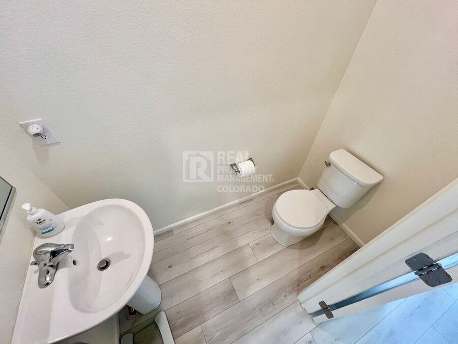 7104 Vermillion St - Photo 5 of 17