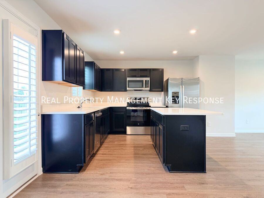 325 Heritage Ave - Photo 4 of 23