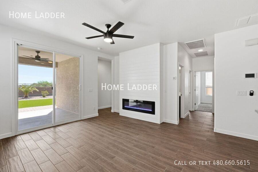 2713 N Camden Dr - Photo 2 of 31