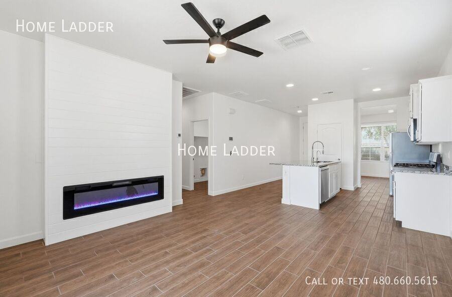 2713 N Camden Dr - Photo 3 of 31