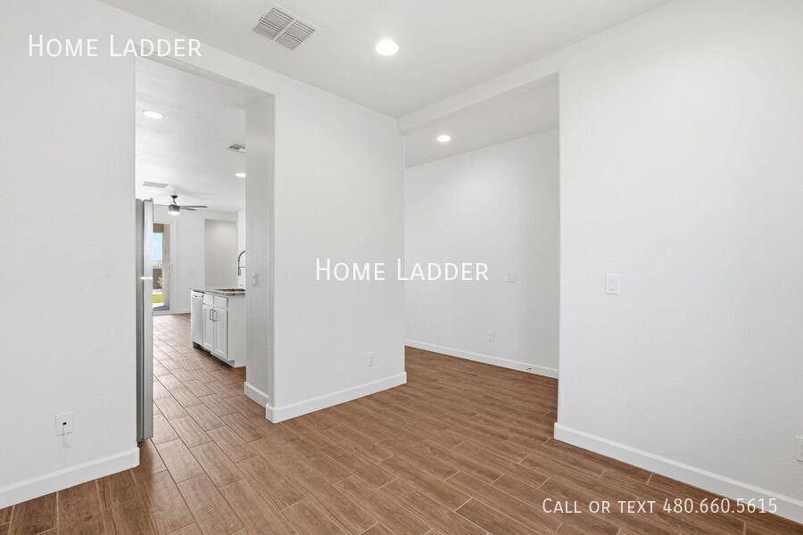 2713 N Camden Dr - Photo 4 of 31