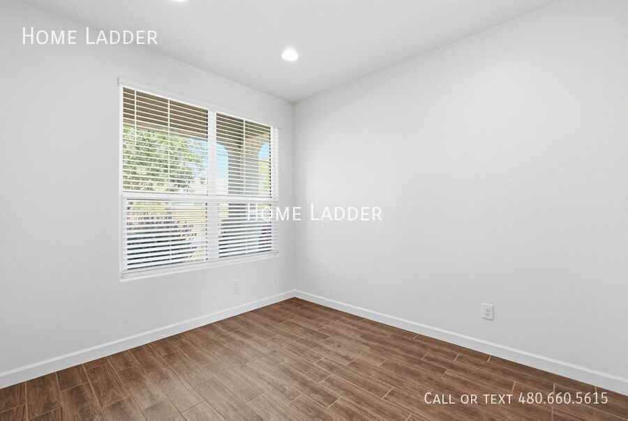2713 N Camden Dr - Photo 5 of 31