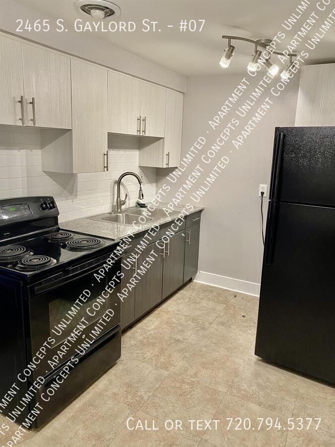 2465 S Gaylord St #07 - Photo 4 of 8