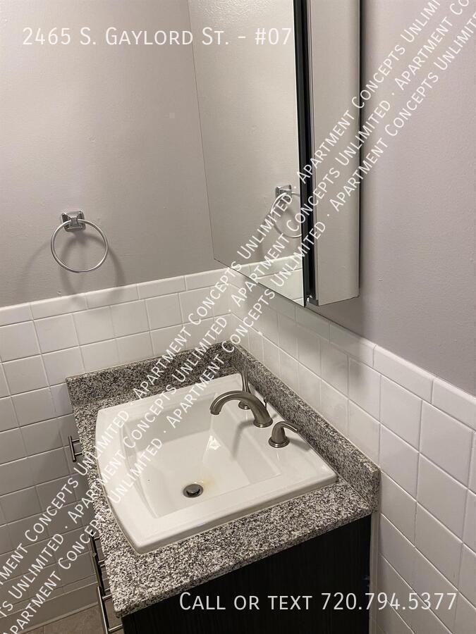 2465 S Gaylord St #07 - Photo 7 of 8