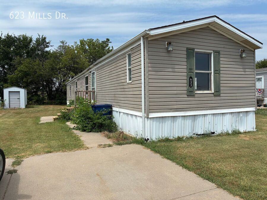 623 Mills Dr - Photo 2 of 13