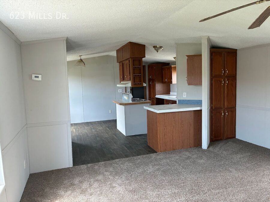 623 Mills Dr - Photo 4 of 13