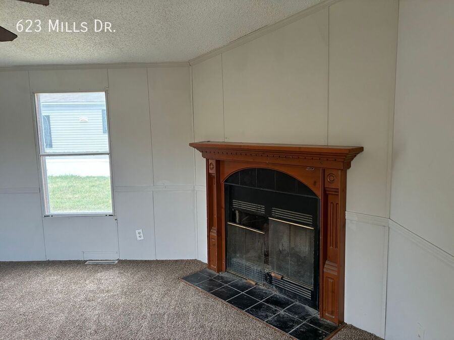 623 Mills Dr - Photo 5 of 13