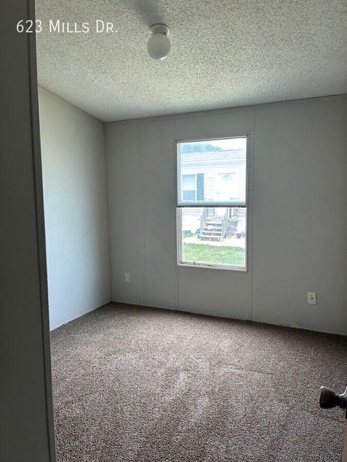 623 Mills Dr - Photo 7 of 13