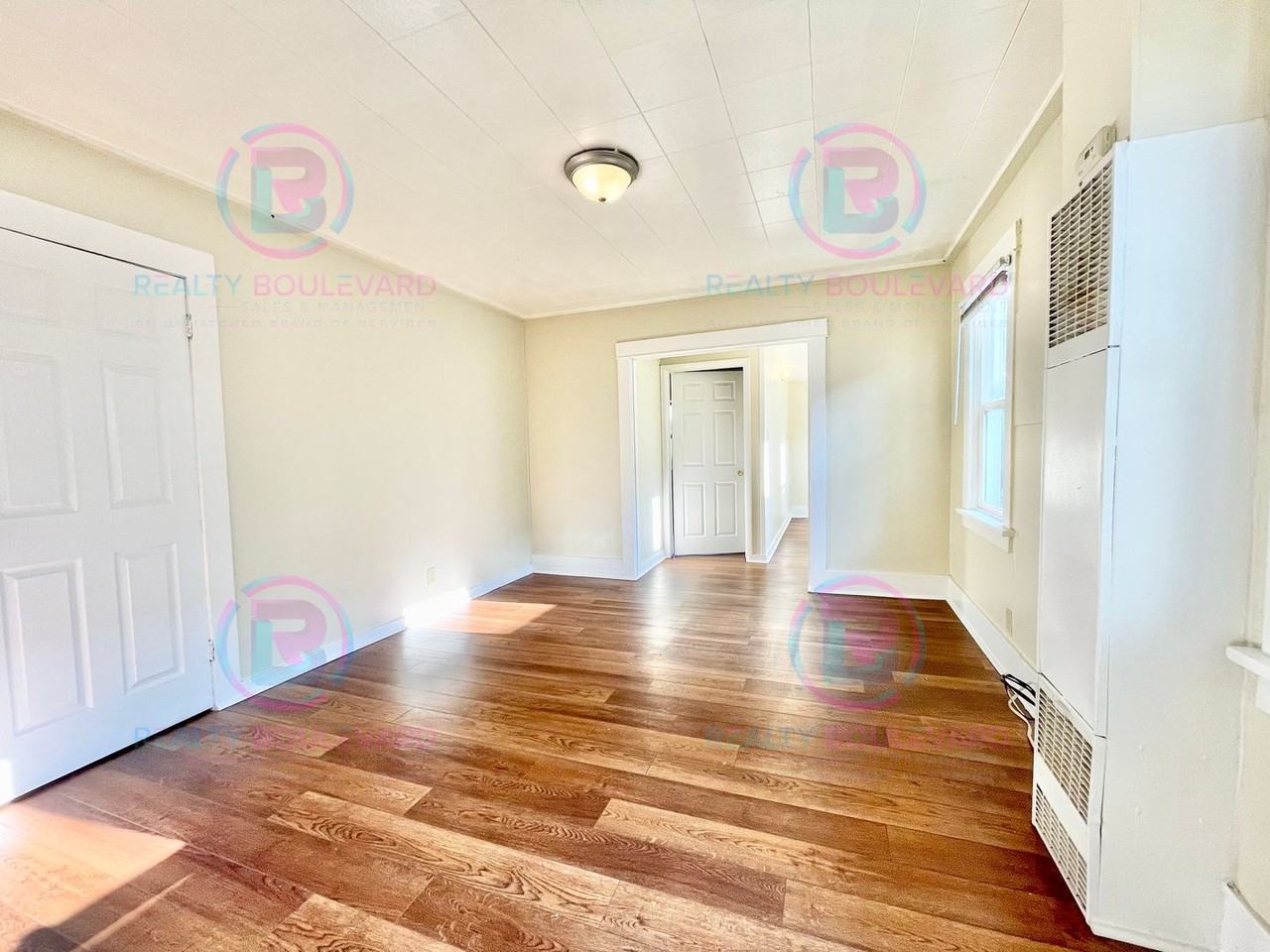 722 E 7th St - Photo 4 of 10