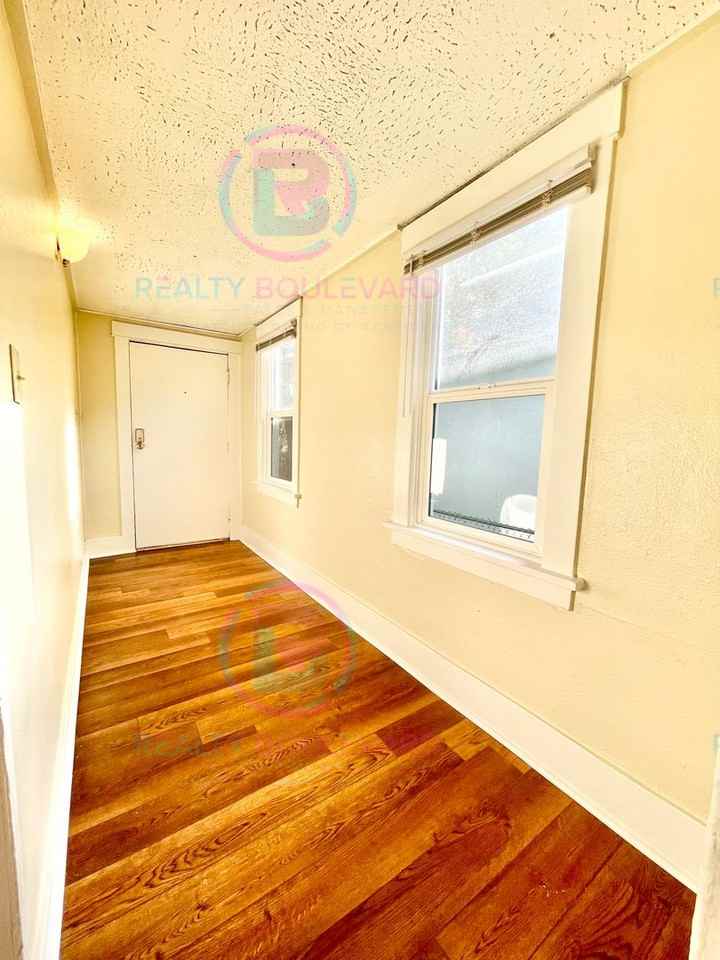 722 E 7th St - Photo 6 of 10