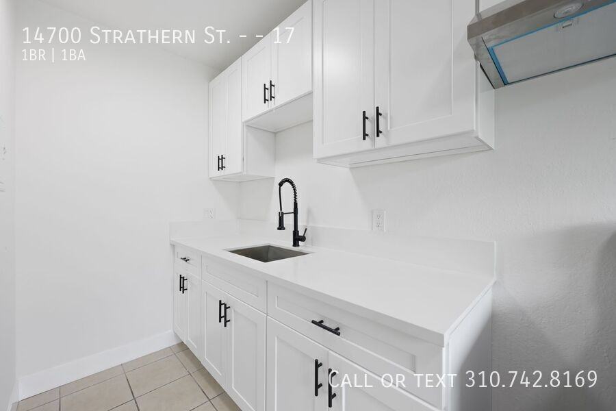 14700 Strathern St #17 - Photo 3 of 15