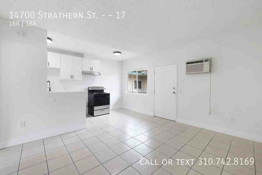 14700 Strathern St #17 - Photo 4 of 15