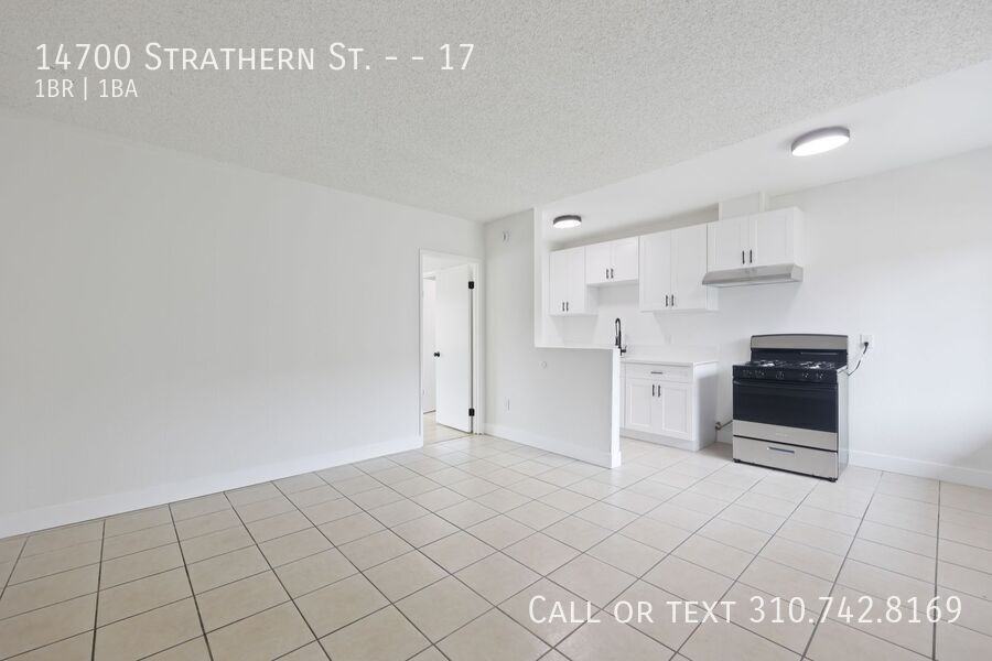 14700 Strathern St #17 - Photo 5 of 15