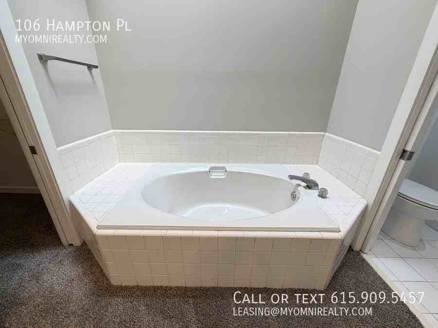106 Hampton Pl - Photo 4 of 29