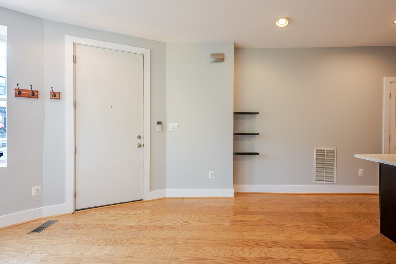 23 Todd Pl Ne #1 - Photo 5 of 31