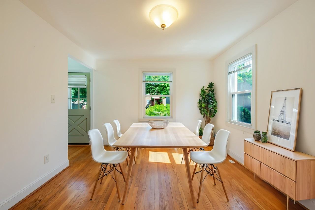 240 Van Buren St Nw - Photo 4 of 35