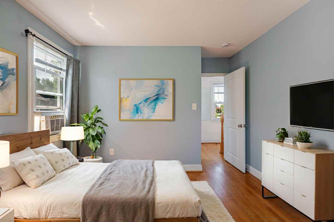 240 Van Buren St Nw - Photo 7 of 35