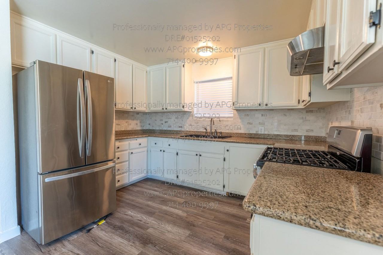 519 N Daisy Ave - Photo 4 of 31
