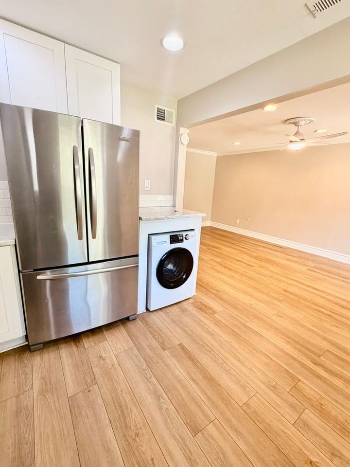 3237 N Milwaukee St - Photo 3 of 14