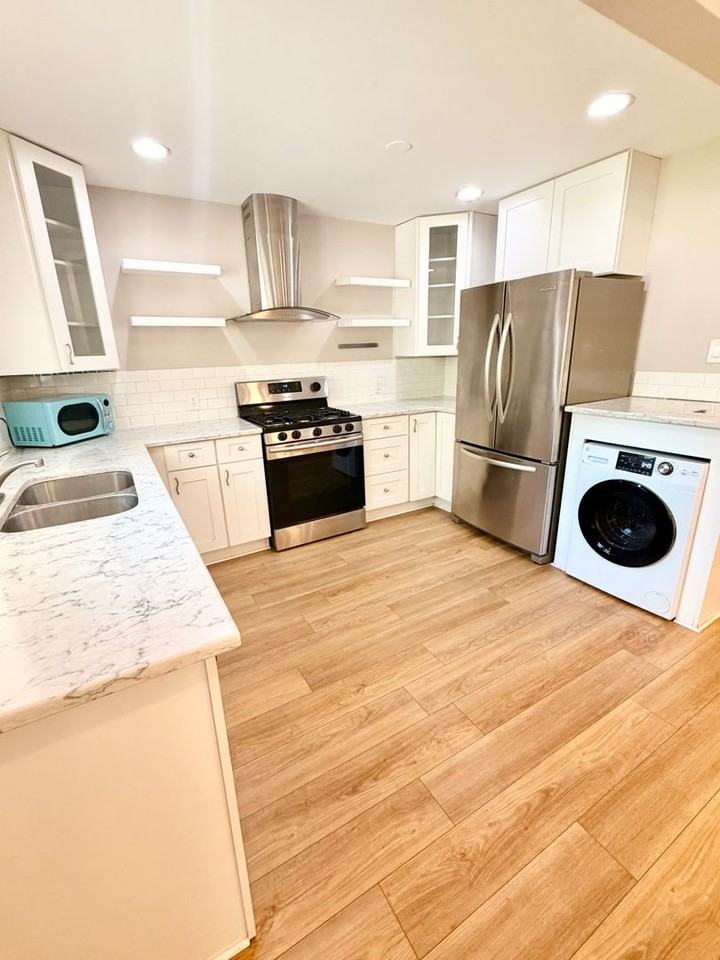 3237 N Milwaukee St - Photo 4 of 14