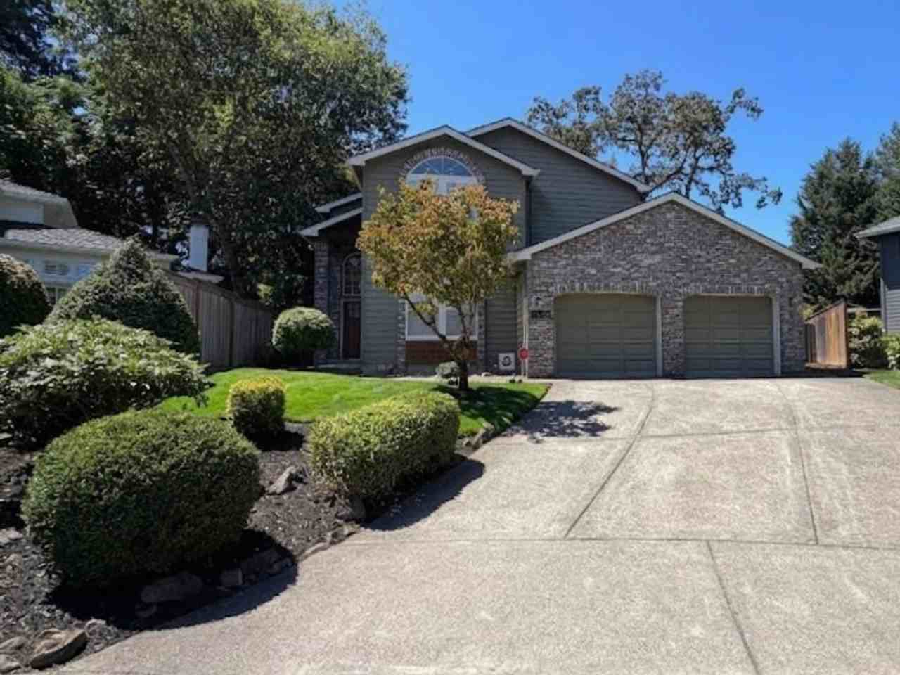 17147 Warren Ct