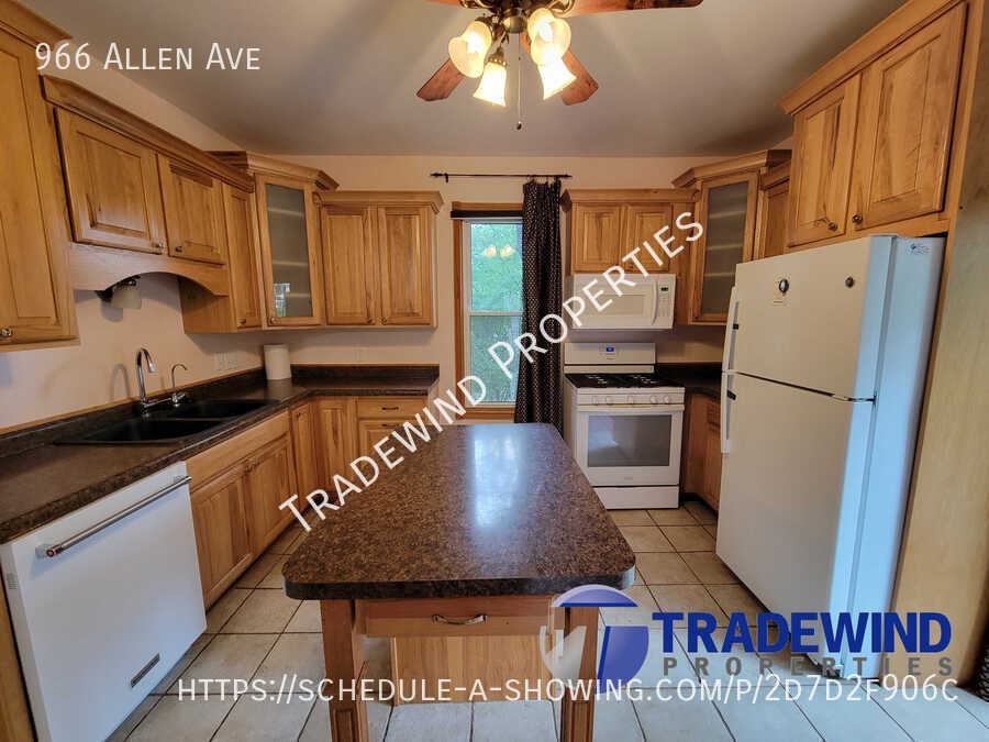 966 Allen Ave - Photo 2 of 34