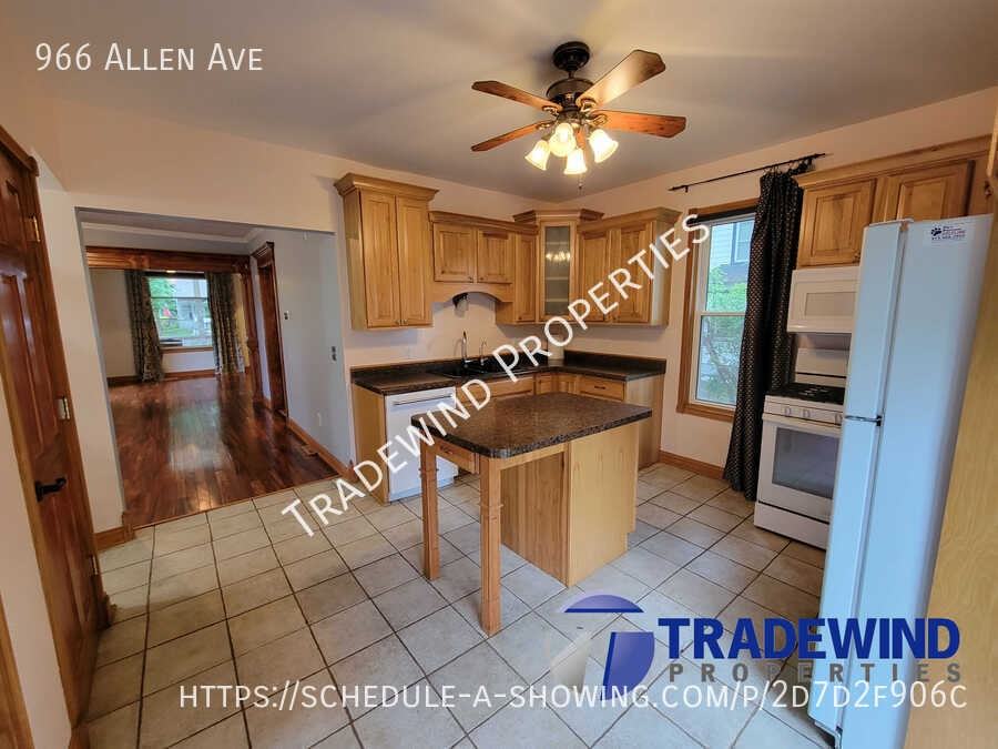 966 Allen Ave - Photo 3 of 34