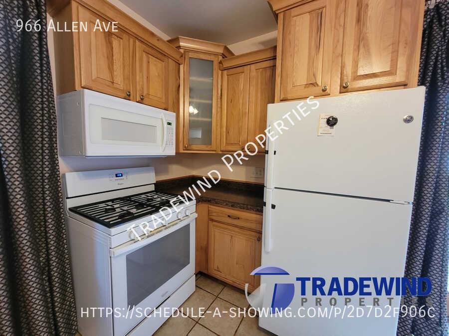 966 Allen Ave - Photo 4 of 34