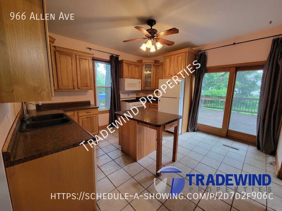 966 Allen Ave - Photo 7 of 34