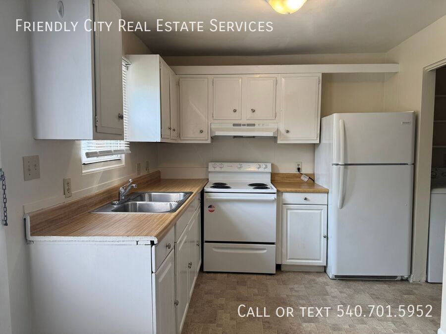 421 S Main St - Photo 5 of 9