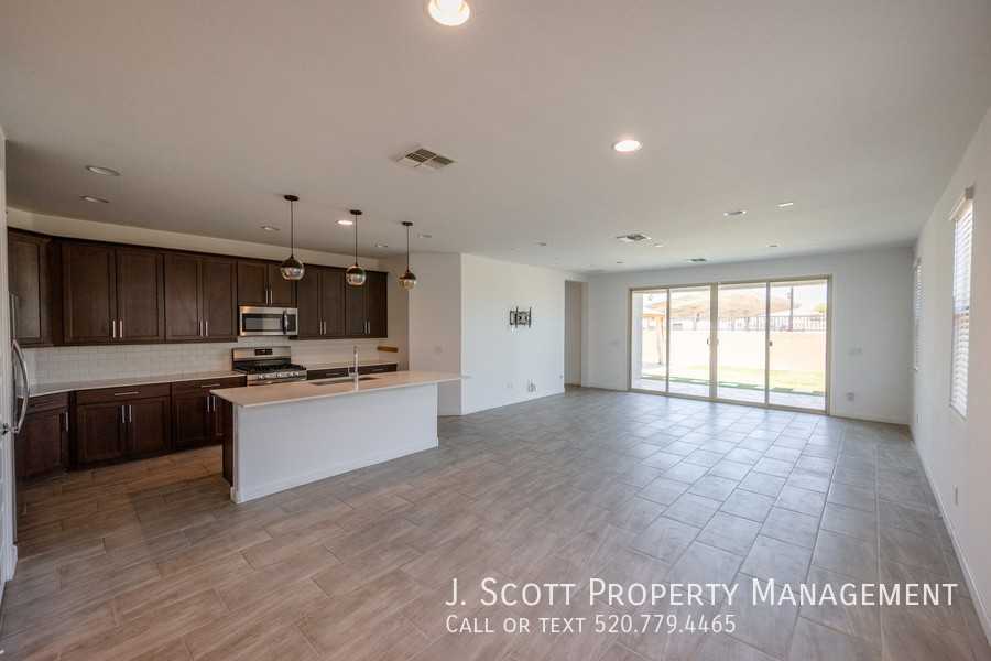 6910 S 12th Pl - Photo 6 of 31
