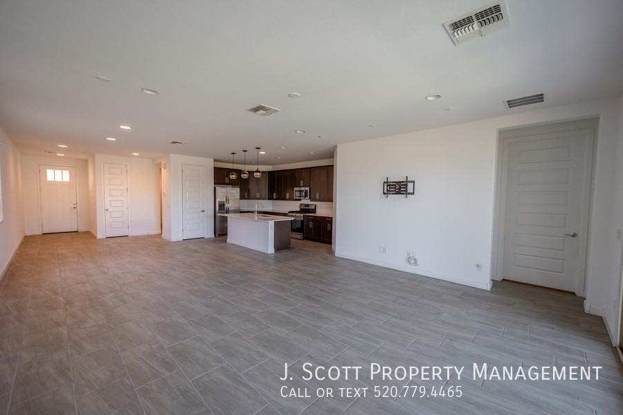 6910 S 12th Pl - Photo 7 of 31
