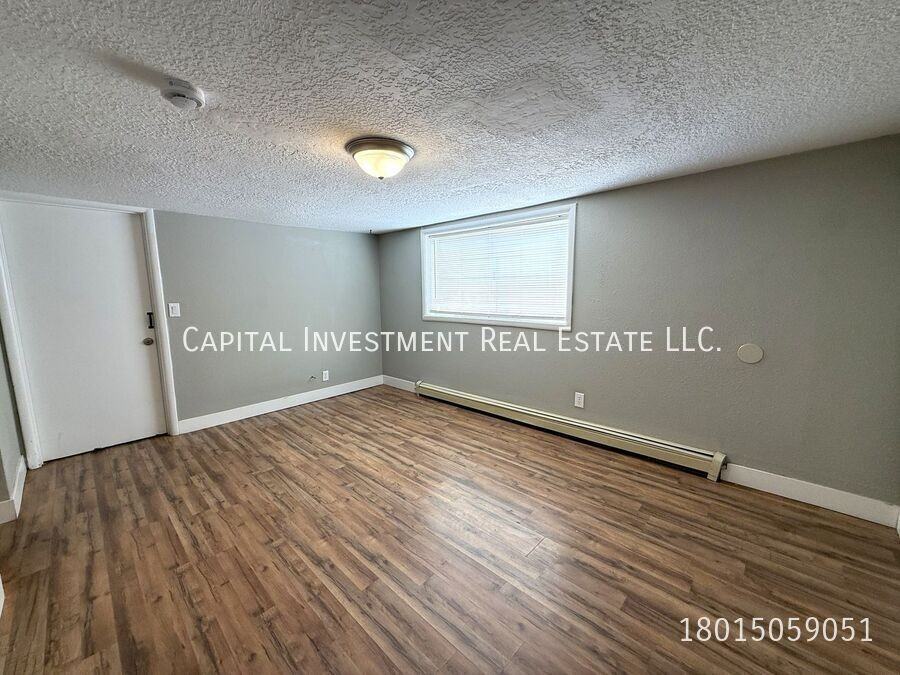 3708 S Mccall St #4 - Photo 3 of 12