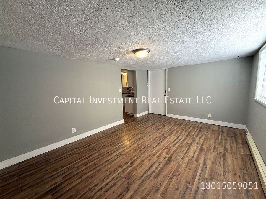 3708 S Mccall St #4 - Photo 4 of 12