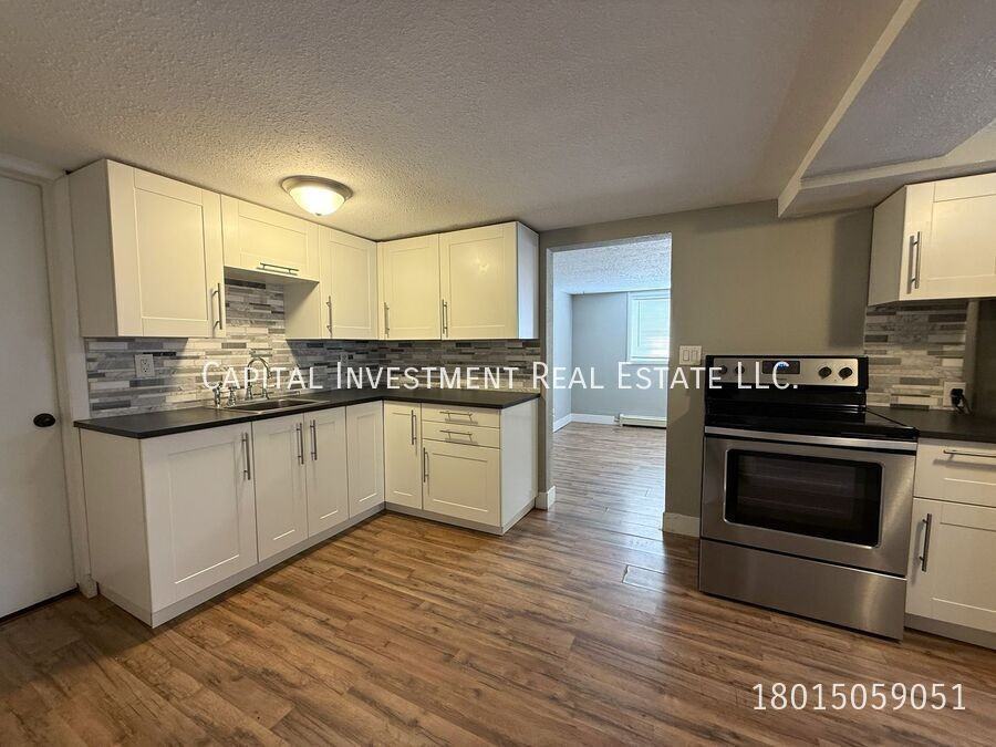 3708 S Mccall St #4 - Photo 6 of 12