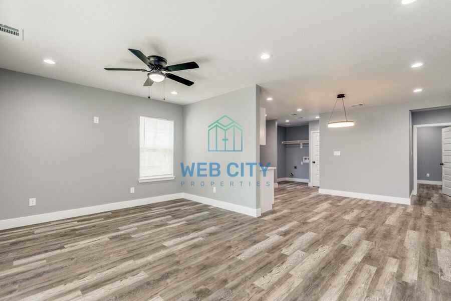 3207 Mallory Dr - Photo 3 of 11