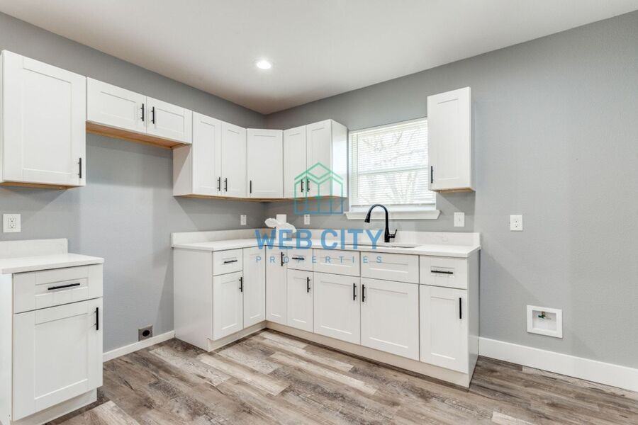 3207 Mallory Dr - Photo 5 of 11