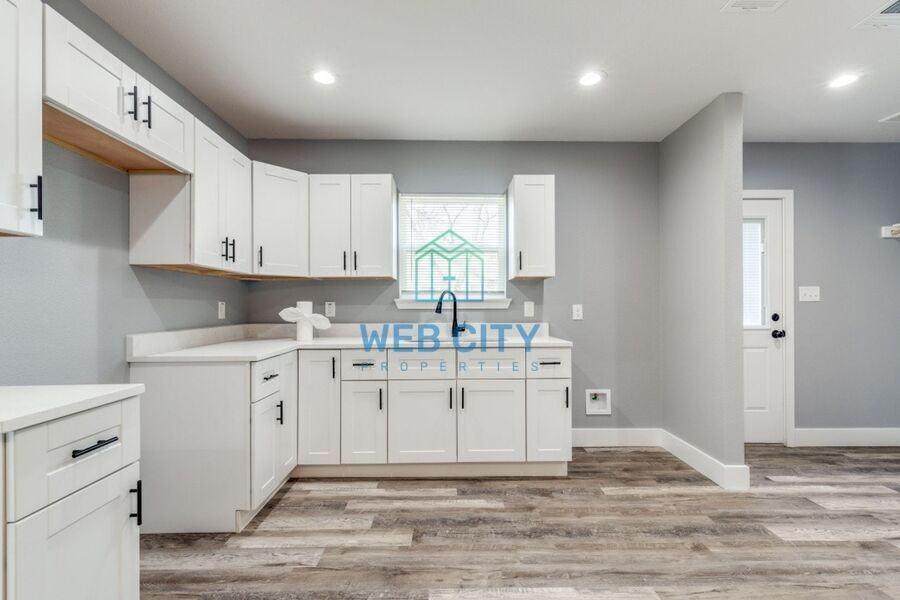 3207 Mallory Dr - Photo 6 of 11