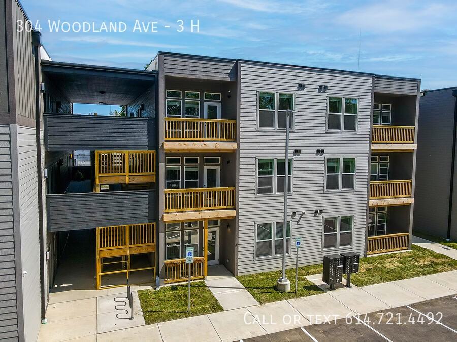 304 Woodland Ave #3H - Photo 2 of 47