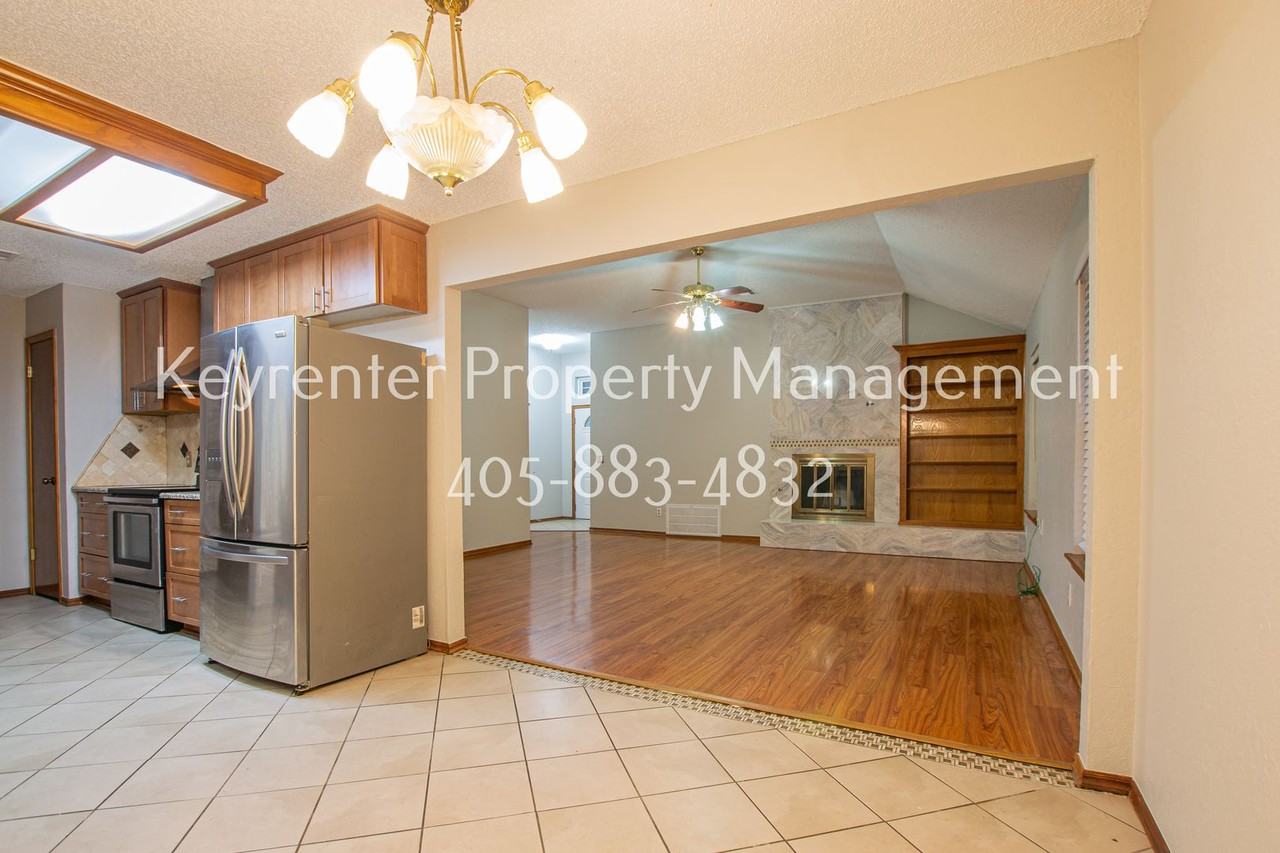 8308 Nw 10th Ter - Photo 5 of 16
