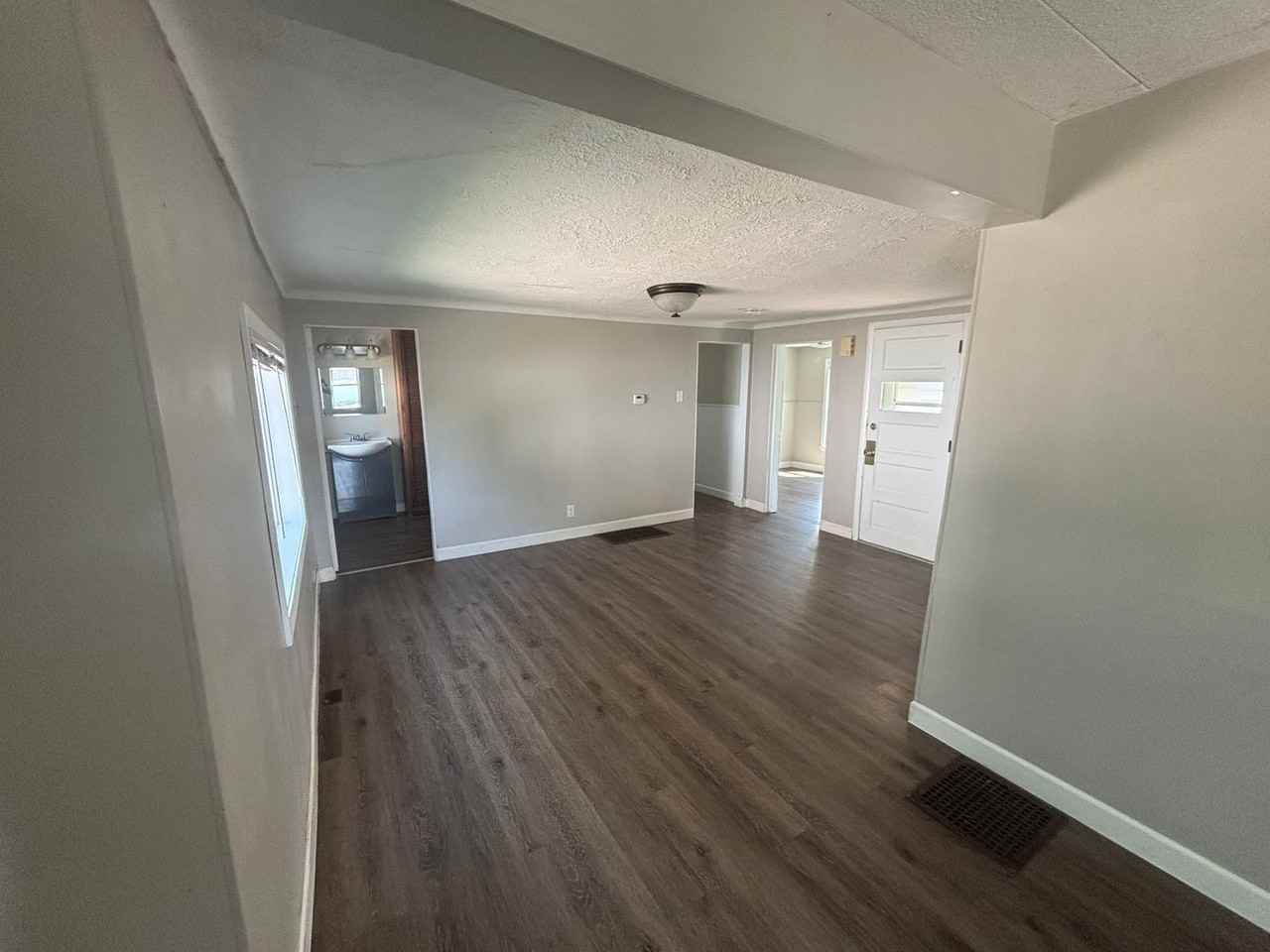 511 W 2nd St - Photo 2 of 11