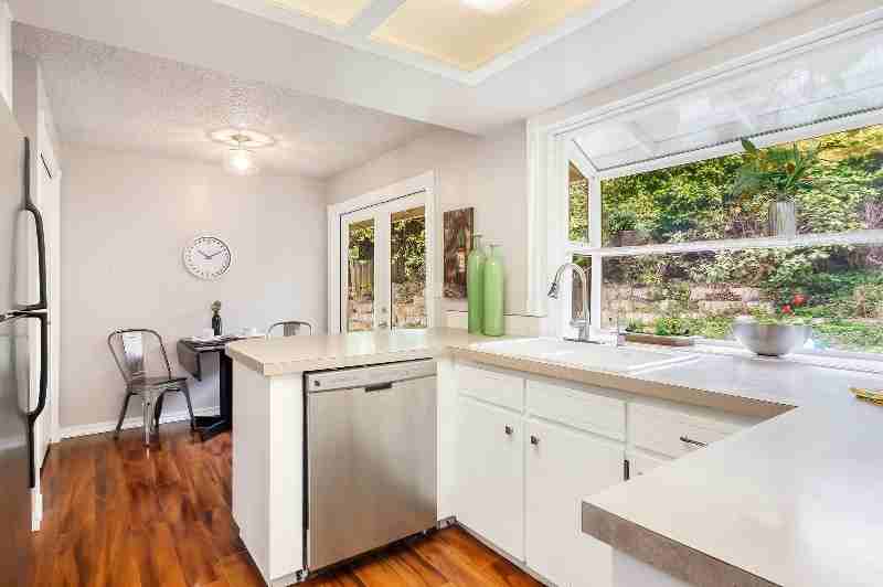 1512 Dayton Ct Ne - Photo 6 of 20