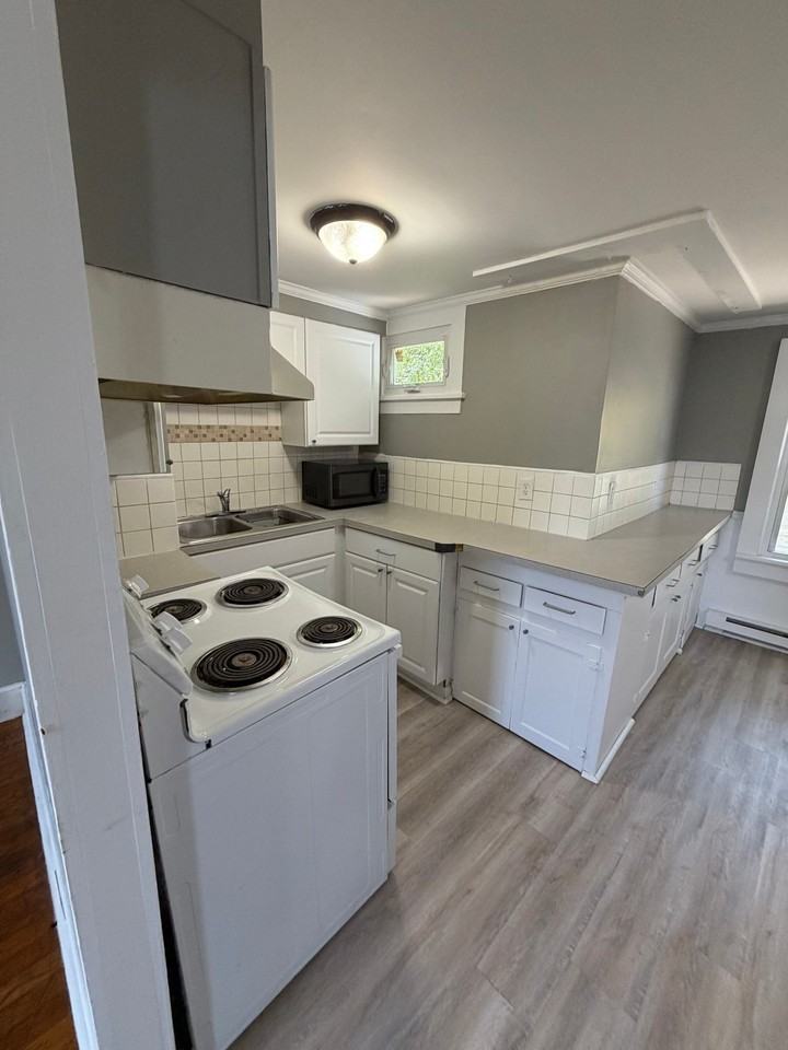 1115 Prescott Ave - Photo 4 of 11