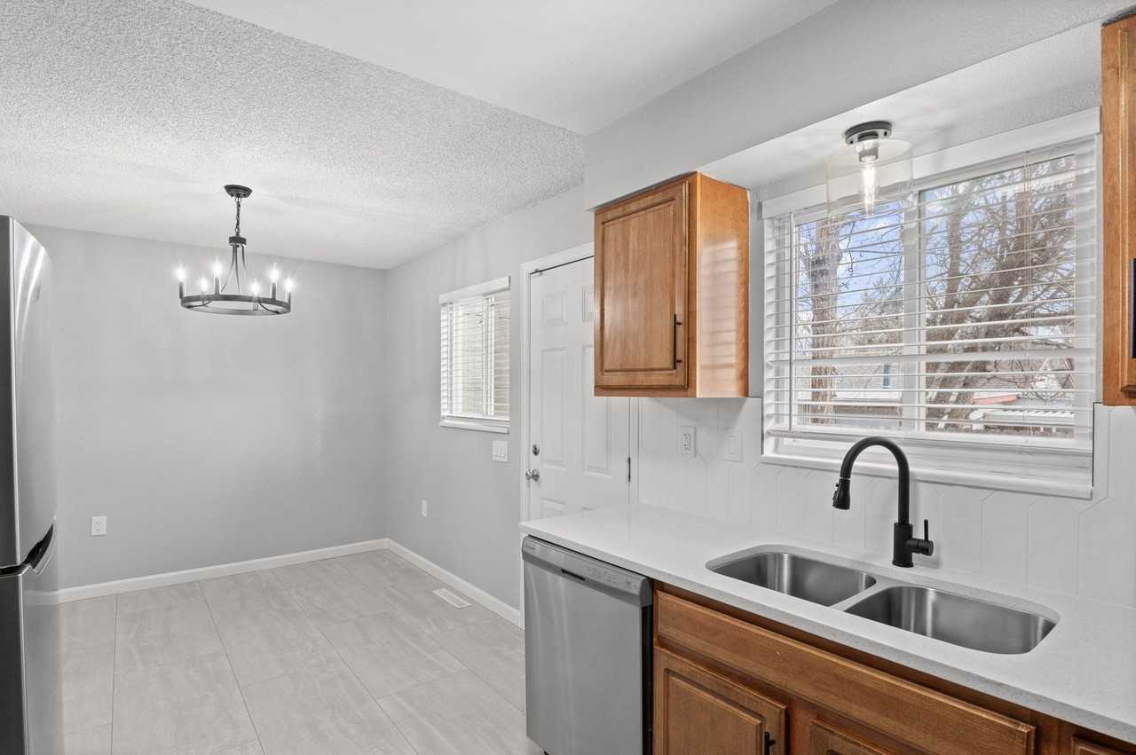 4th Avenue Townhomes - Photo 5 of 22