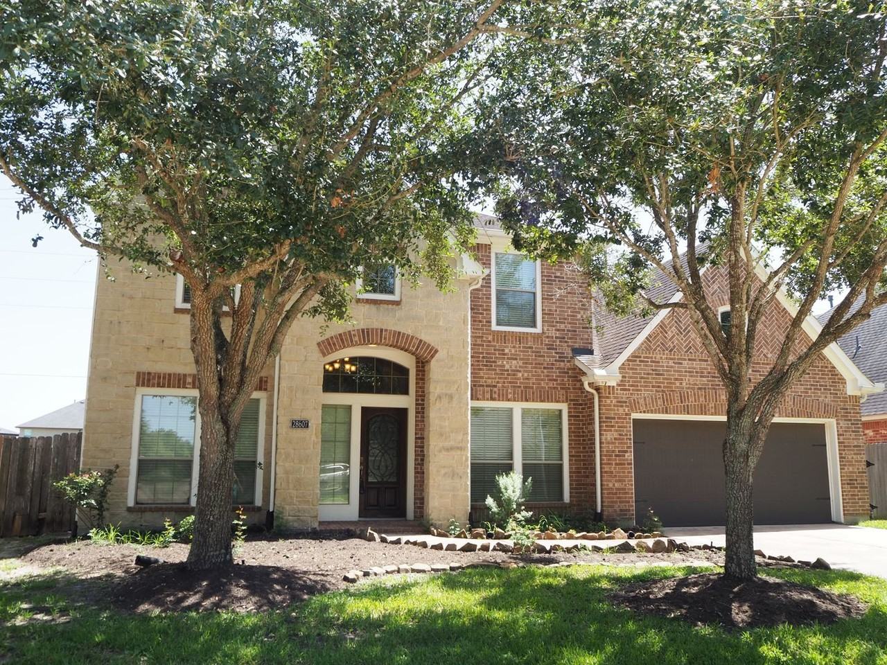 28607 Green Hedge Dr - Photo 3 of 37