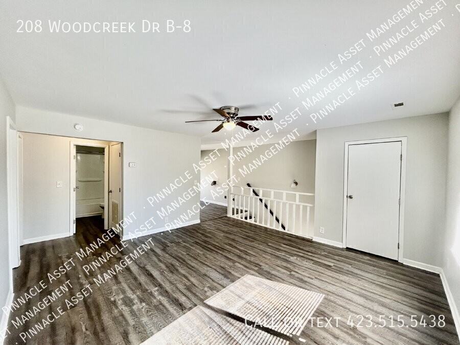 208 Woodcreek Dr - Photo 2 of 30