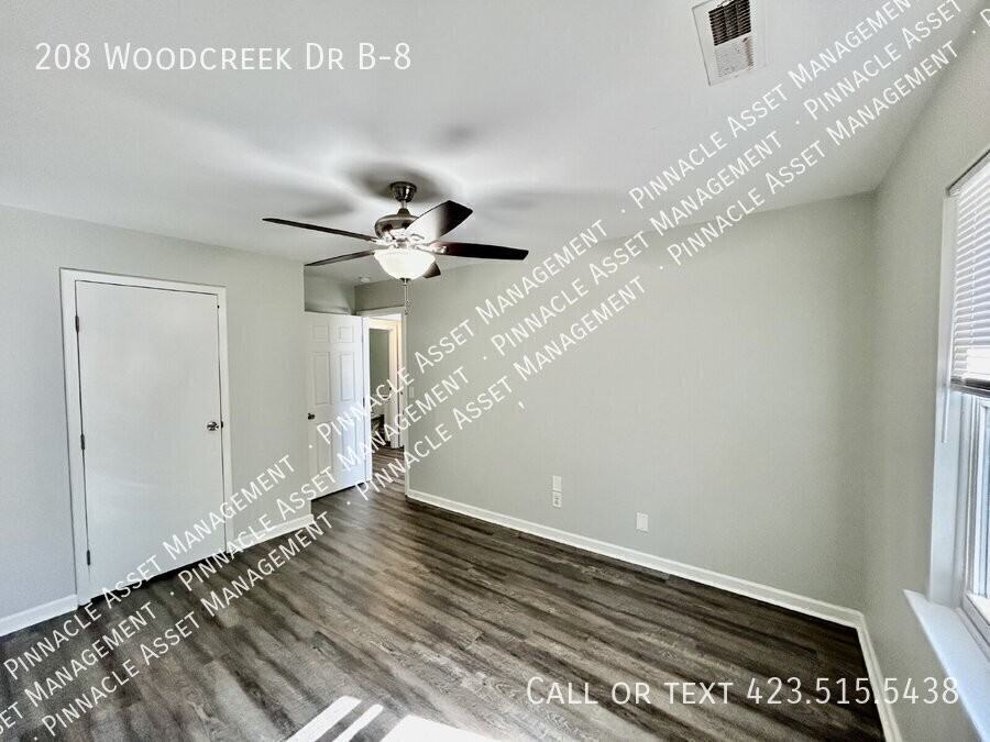 208 Woodcreek Dr - Photo 4 of 30