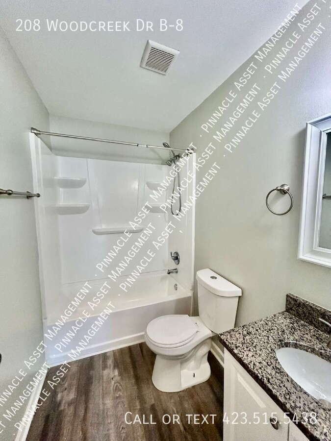 208 Woodcreek Dr - Photo 6 of 30
